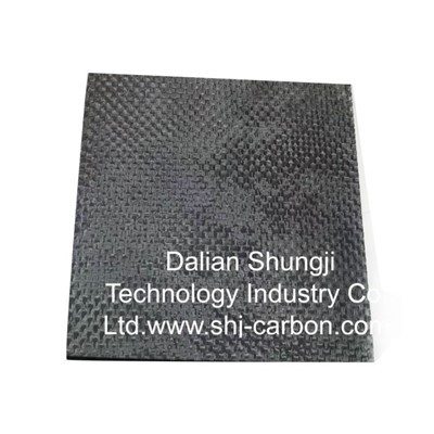 Produits composites de carbone pour four à vide